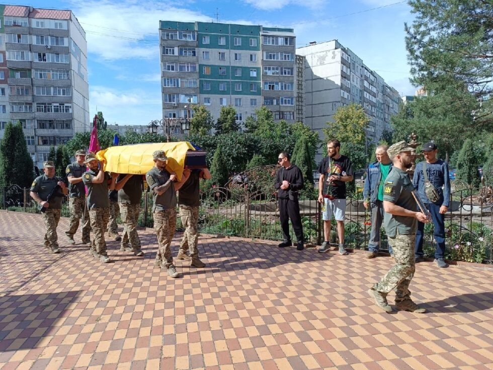 Сум’яни попрощалися із захисником Максимом Дроботом