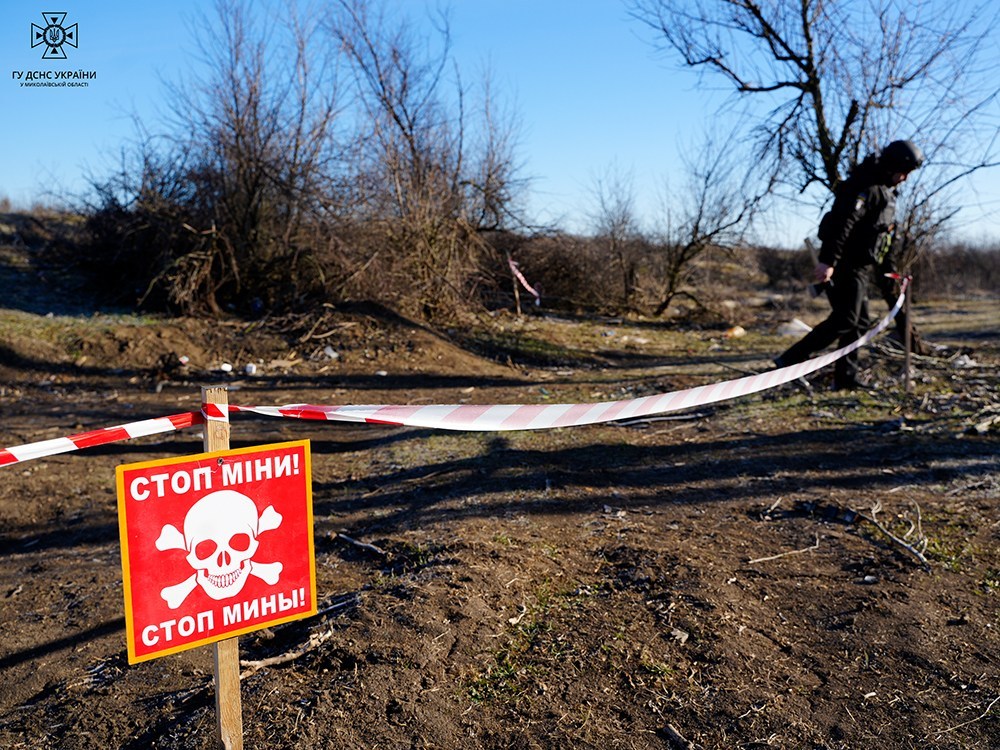 На Миколаївщині – черговий випадок підриву на вибухонебезпечному предметі: двоє людей в лікарні