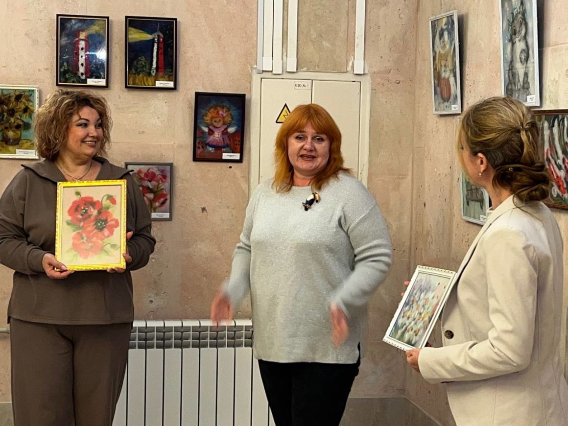 «Звичайна вовна – незвичайні речі»: у Миколаєві відкрилась виставка Олени Міщенко (ФОТО)