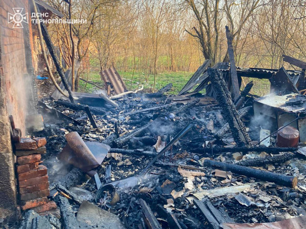 На Тернопільщині у пожежі згоріло 60 листів шиферу