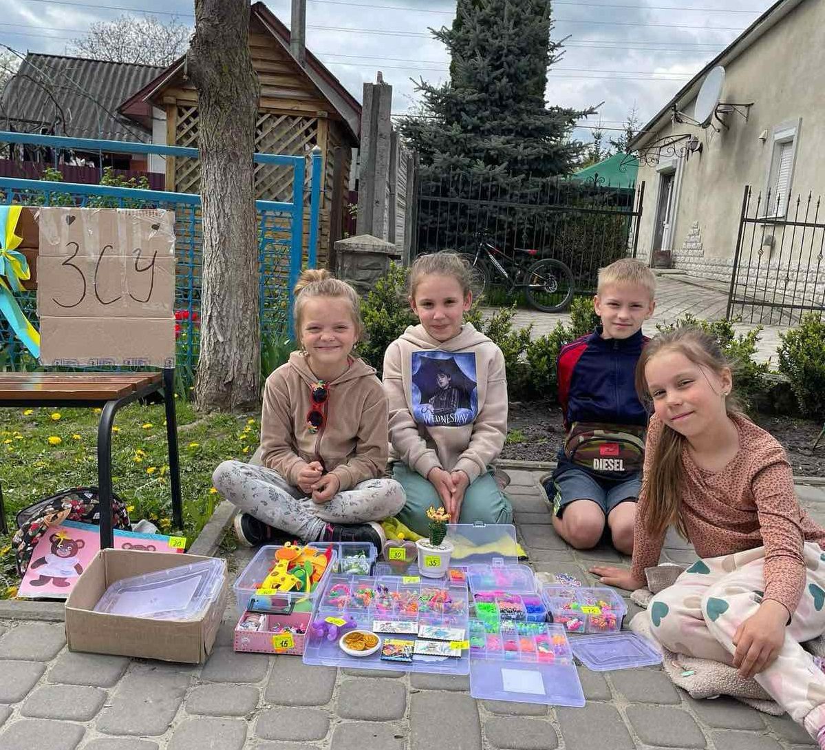 В громаді на Тернопільщині діти організували благодійний розпродаж на підтримку ЗСУ