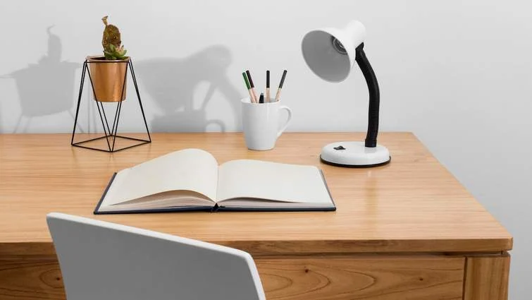 У Тернополі сім шкіл перейшли на дистанційне навчання через ракетну атаку