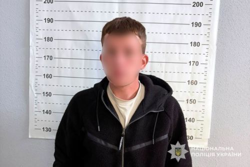 У Тернополі чоловік викрав із магазину 13 пар навушників