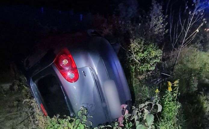ДТП у Чагрі: авто перекинулося - постраждала водійка