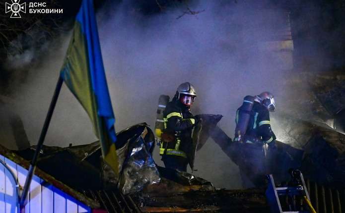 (ФОТО, ВІДЕО) Неподалік Чернівців горіла сільська рада