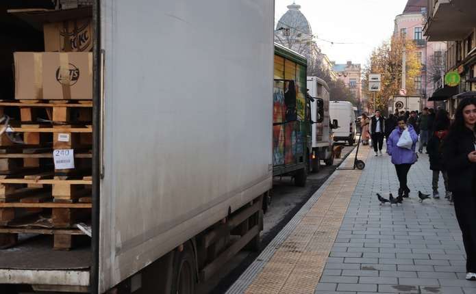 Громадський транспорт не може під'їхати до нових кассельських бордюрів у Чернівцях: причини