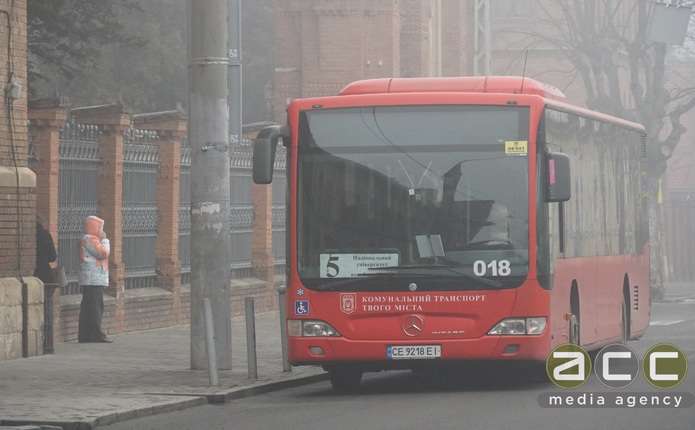 Громадського транспорту на свята та канікули у Чернівцях поменшає