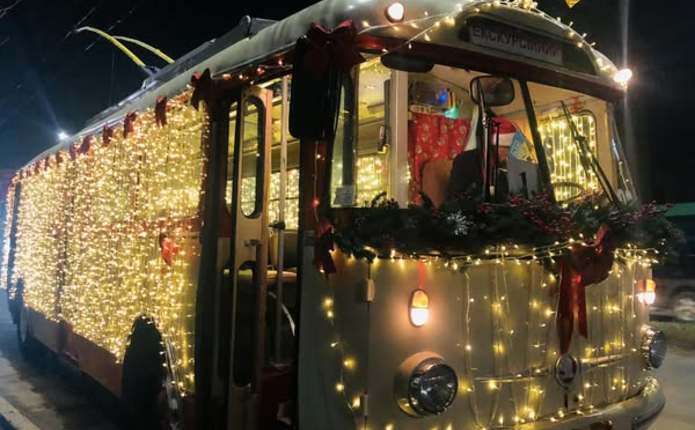 Різдвяний тролейбус курсуватиме Чернівцями: коли та на якому маршруті