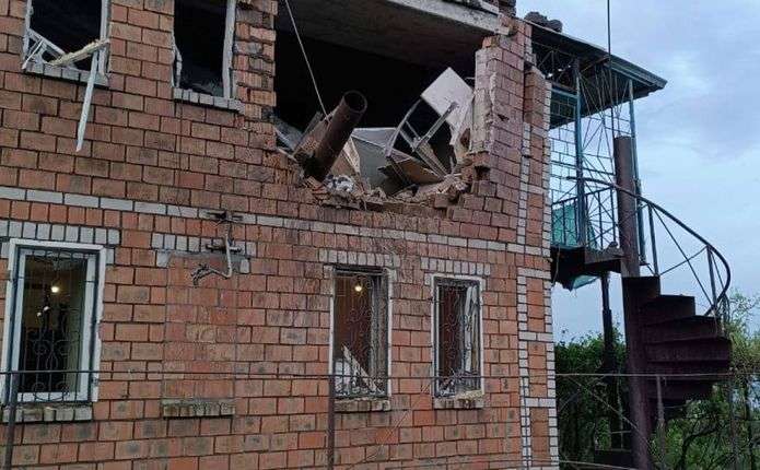 На території Львівщини безпілотник поцілив у будинок, хоча повітряної тривоги не було