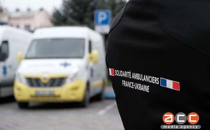 До Чернівців прибув гуманітарний конвой з 12 автомобілів «швидкої допомоги»