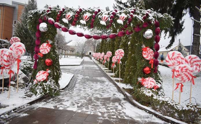 Різдвяно-новорічне містечко облаштували в одній з громад Буковини (ФОТО)