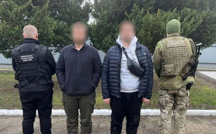 Намагалися втекти: на Буковині затримали двох порушників кордону