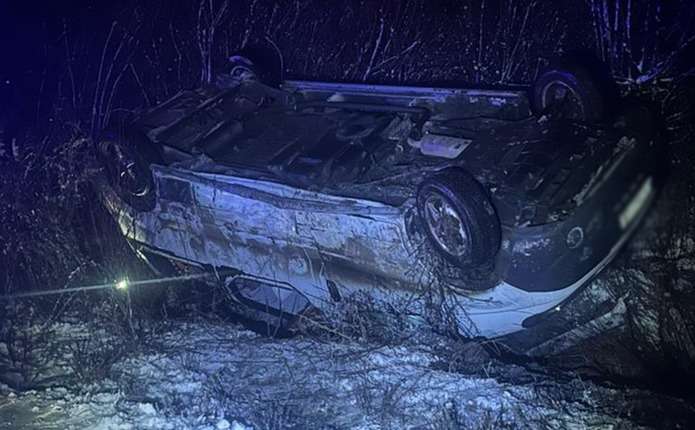 Одразу троє людей, серед яких - неповнолітній, постраждали в аварії на Буковині