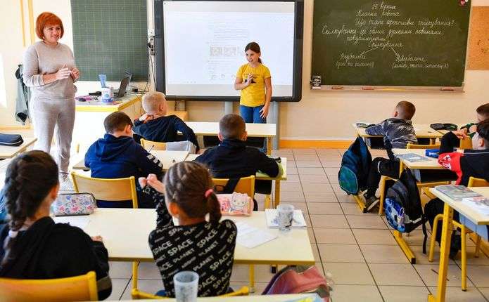 На Буковині учні двох шкіл будуть вчитися 12, а не 11 років