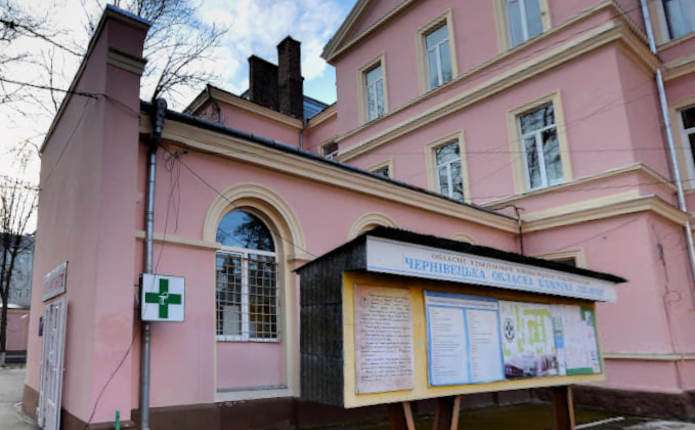 Біля обласної клінічної лікарні Чернівців планують облаштувати паркувальний майданчик