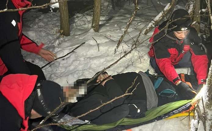У горах Буковини, на Протятому камінні, врятували травмованого туриста