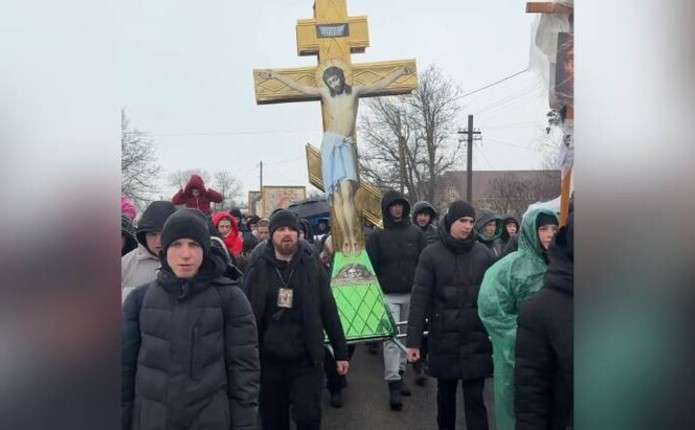 прихильники УПЦ МП провели хресну ходу до скиту російської святої на Буковині: у поліції знайшли організатора ходи