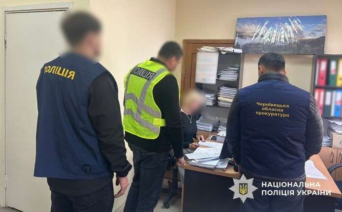 Розтратили майже 800 тисяч гривень: у Чернівцях судитимуть колишнього гендиректора медустанови та фахівця із закупівель