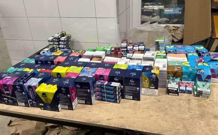 Електронні сигарети, картриджі та рідини намагався завезти українець через Буковину