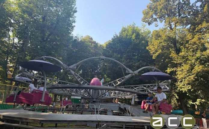 У Центральному парку в Чернівцях запрацювали атракціони