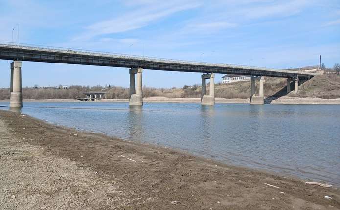 Фахівці назвали причини, чому Дністер на Буковині сильно обмілів