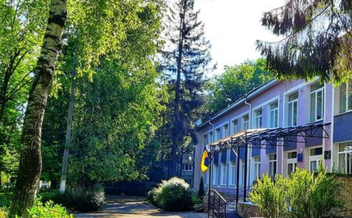 На ремонт даху одного з ліцеїв Чернівців з місцевого бюджету планують виділити понад 12 млн грн