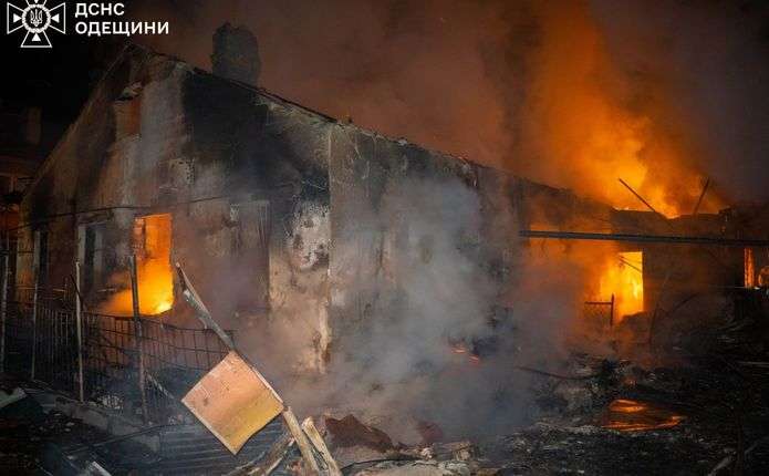 росія масовано атакувала Одесу: під обстріл потрапив пологовий. Є загиблі та постраждалі
