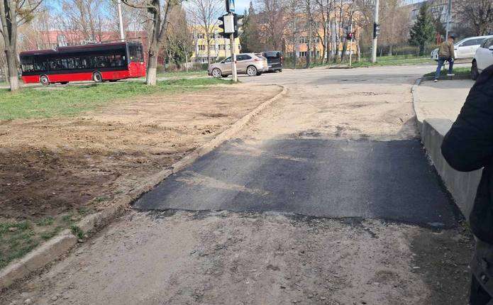 Комунальники у Чернівцях про свої досягнення до свят: відновили дорожнє покриття та пішохідні зони за низкою адрес