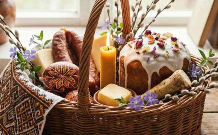 Священник назвав заборонені продукти, які не можна класти у великодній кошик