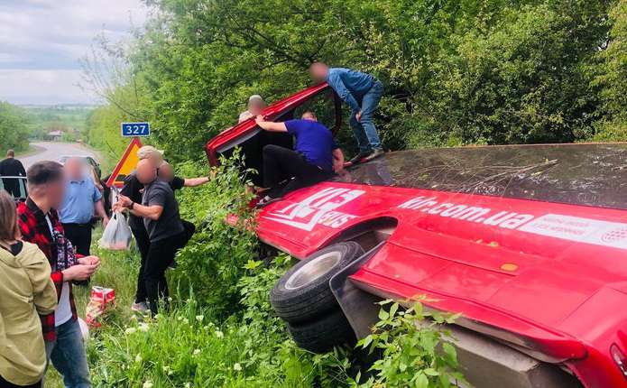 (ФОТО) Сьогодні сталася потрійна ДТП поблизу нового кладовища у селі Недобоївці