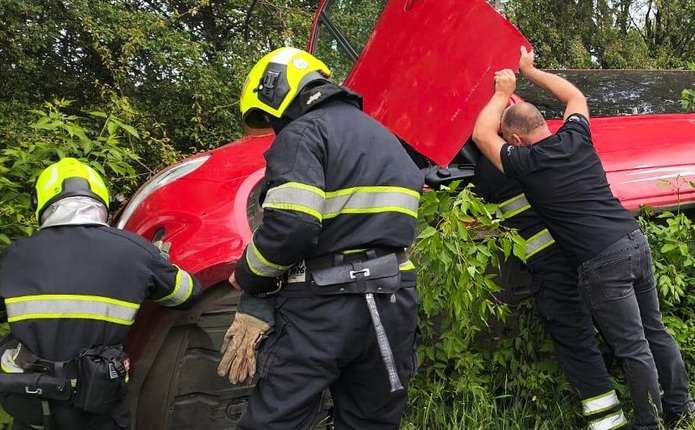 Пасажирський автобус міжобласного сполучення потрапив у ДТП на Буковині: в салоні перебувало 15 людей, є травмовані