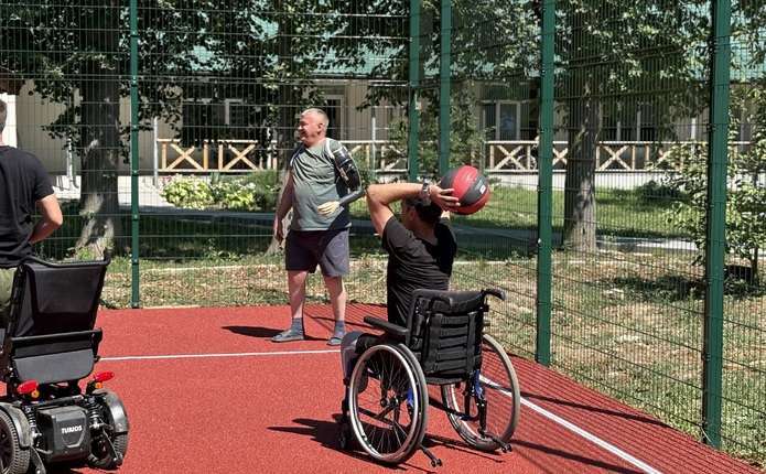 У Вашківецькому реабілітаційному центрі відкрили сучасний спортмайданчик для ветеранів за підтримки blago