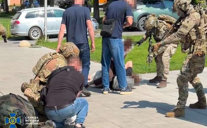 Іноземці на замовлення рф підпалили опорну електропідстанцію у Чернівцях
