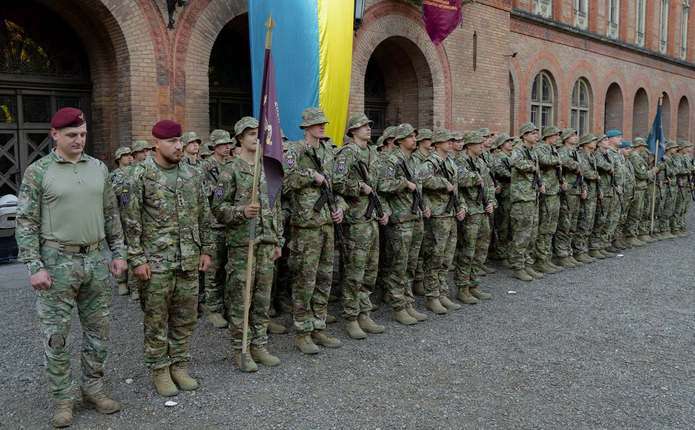 У Чернівцях відбулася урочиста посвята у курсанти Факультету Десантно-штурмових військ та Морської піхоти