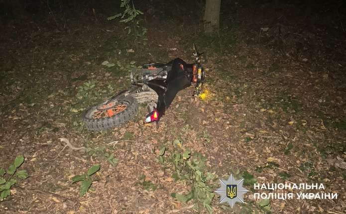 У лісі на Буковині розбився на смерть 16-річний мотоцикліст