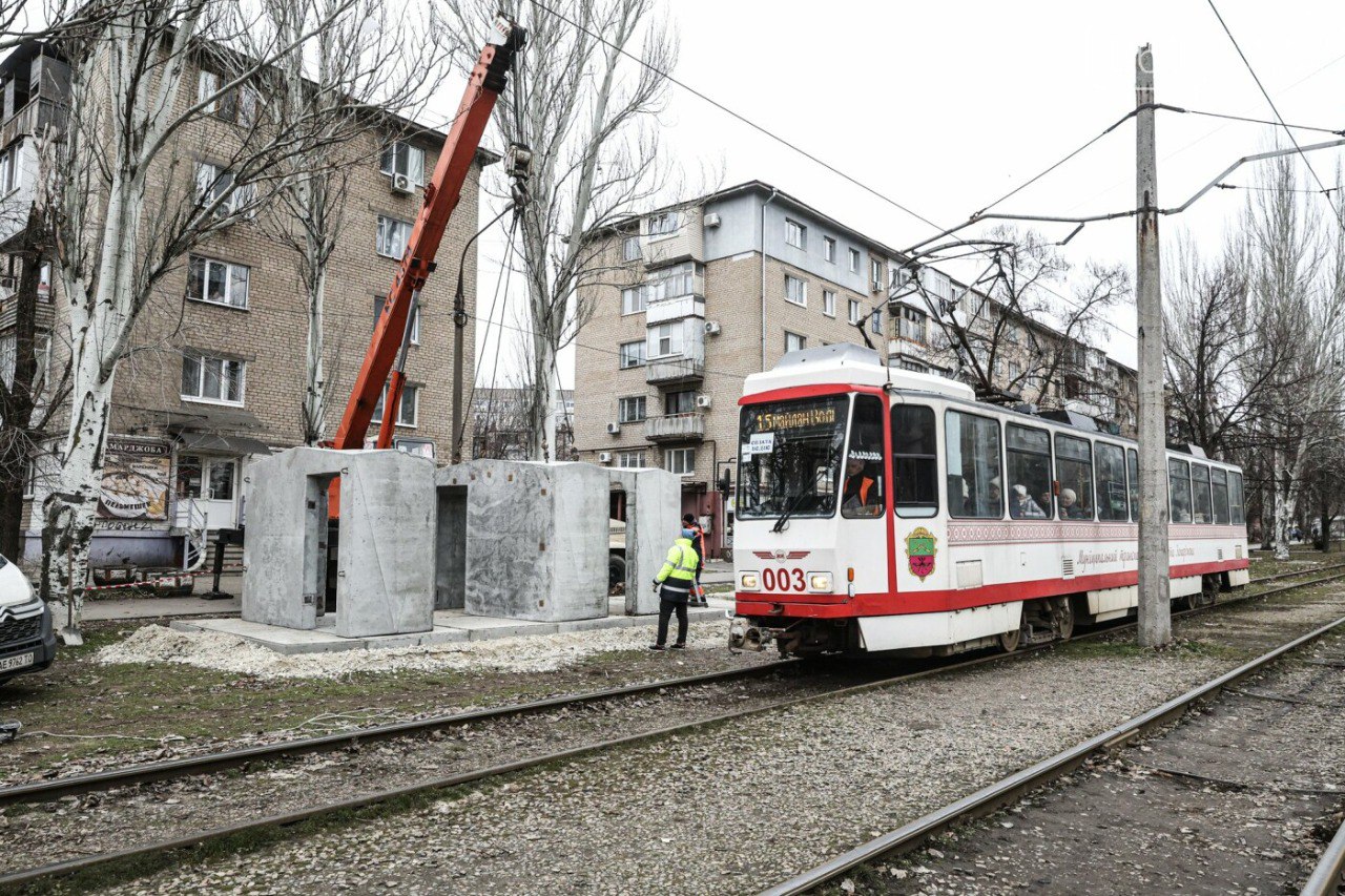 У Запоріжжі встановлюють бетонні укриття