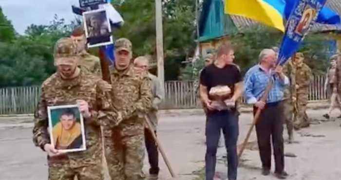 Як Велицька громада прощалася із захисником Іллею Кропивою