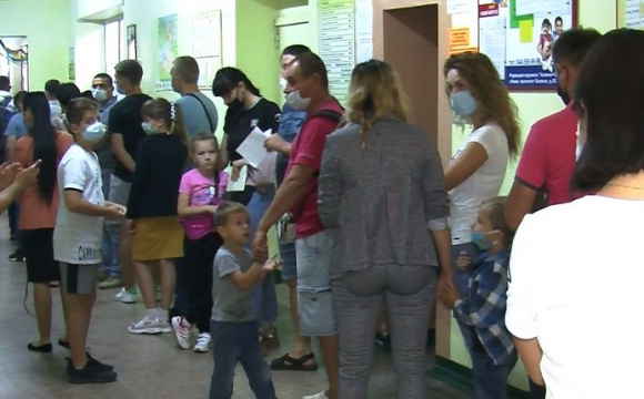 У Луцьку батьків майбутніх першокласників закликають пройти медогляд уже