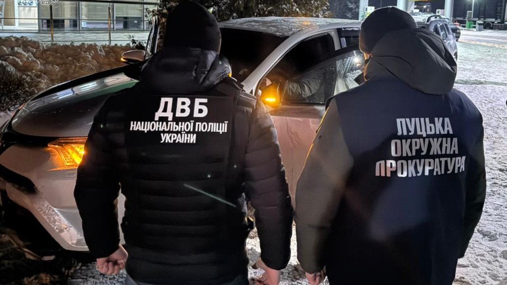 На Волині жителя Рівненщини підозрюють у впливі на іспити в сервісному центрі