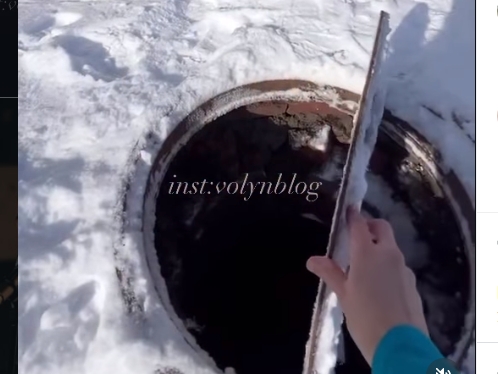 У Луцьку дитина ледве не впала в люк (Відео)