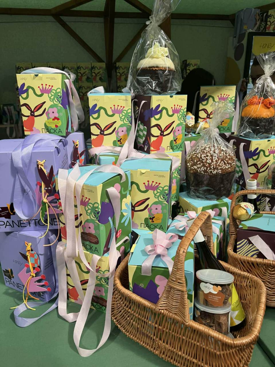 У Києві проходить передвеликодній ярмарок пасок