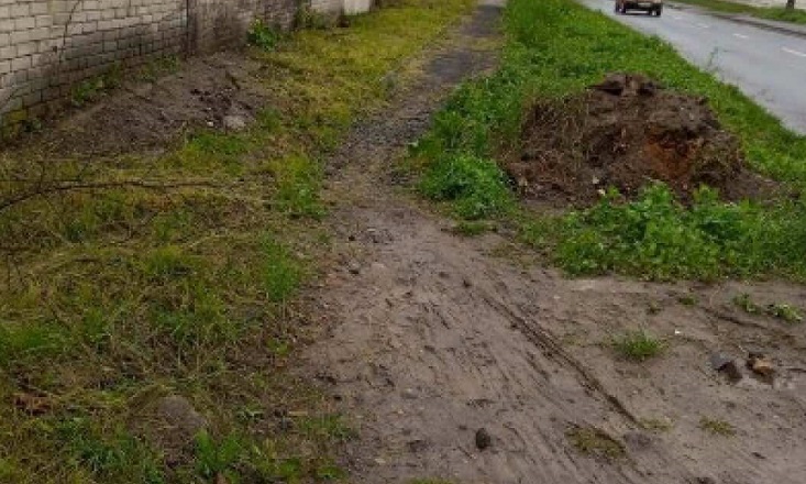 У мікрорайоні ЛПЗ в Луцьку просять відремонтували пішохідну доріжку
