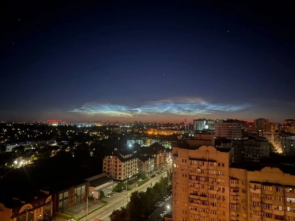 На Волині помітили цікаве природне явище — сріблясті хмари