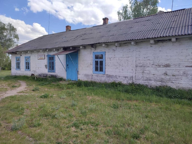 Громада на Волині продає два занедбані комунальні будинки (Фото)