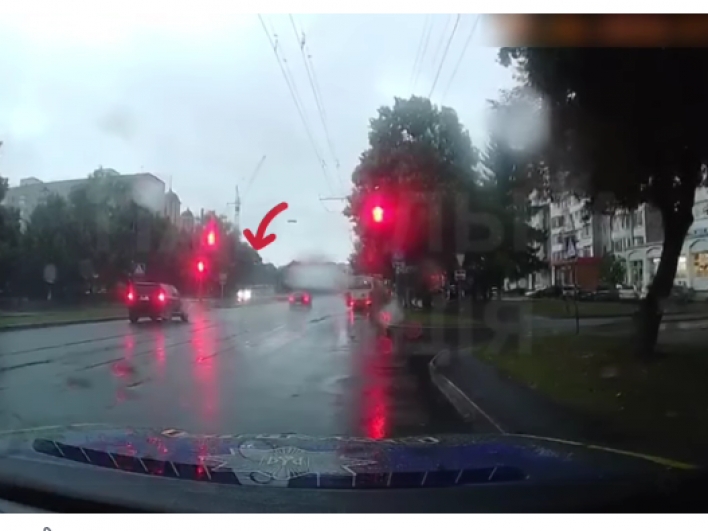 У Луцьку попався ще один водій, який поїхав на червоний (Відео)