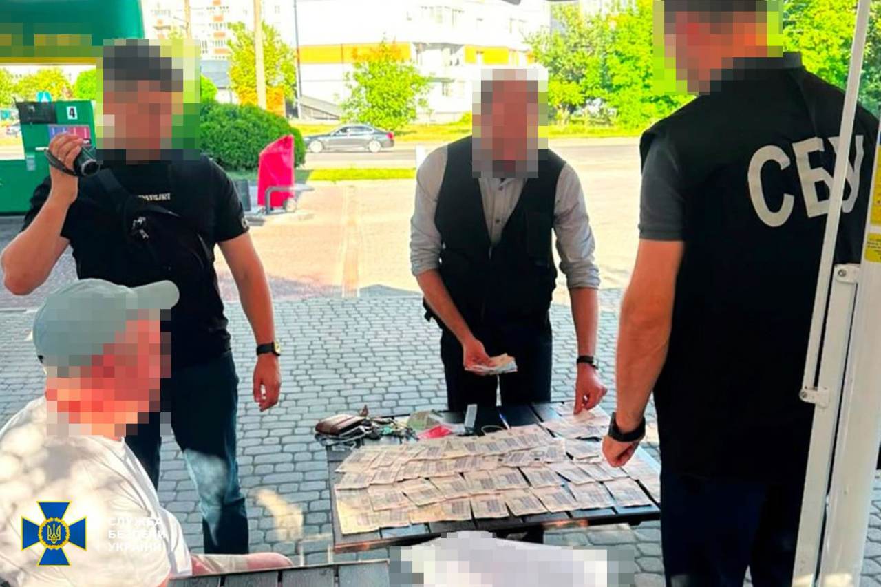 СБУ та Нацполіція викрили депутата міськради на Волині, який торгував відстрочками від військової служби
