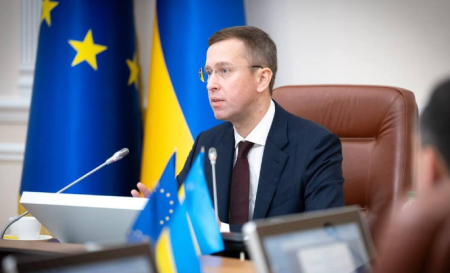 «80% посилок — це схеми»: прем’єр розповів, чому закордонні відправлення обкладуть податками