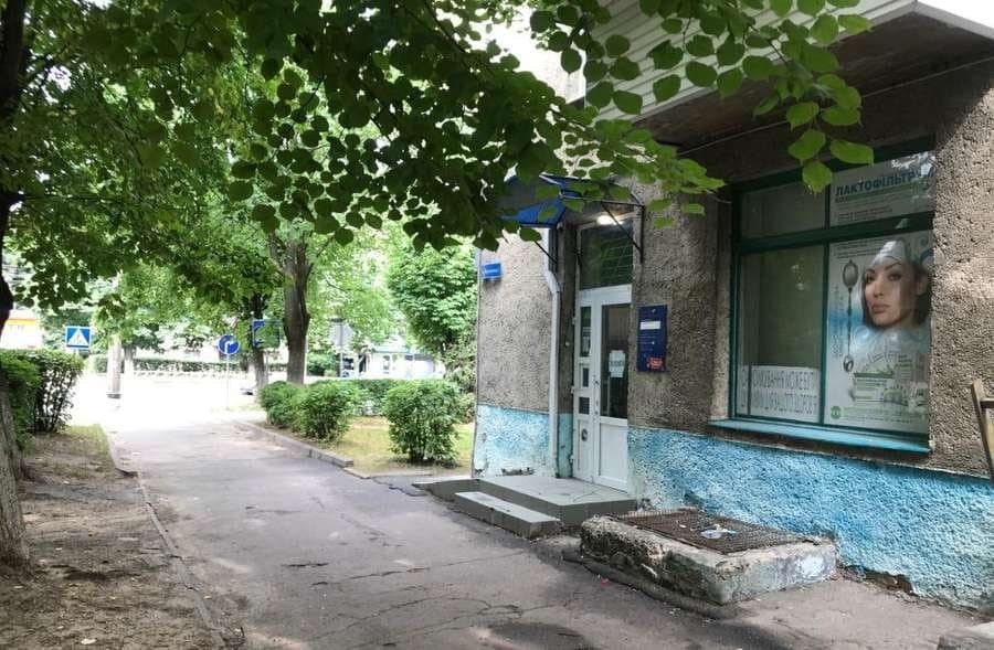 У Луцьку за понад півтора мільйона гривень продадуть аптеку на Відродження (фото)