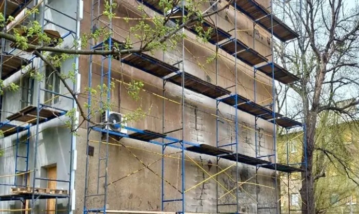 У Краматорську за 7 млн грн ремонтують ще один будинок пошкоджений в результаті ракетного удару