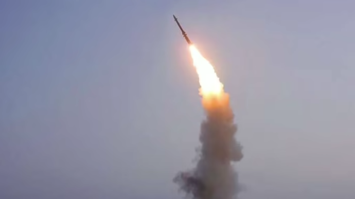 Российские террористы в День траура атаковали Днепр баллистическими ракетами